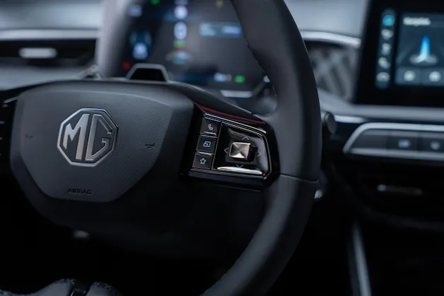 MG 3 1.5 Hybrid Luxury / 360°Kamera / Sitzheizung / Teilleder