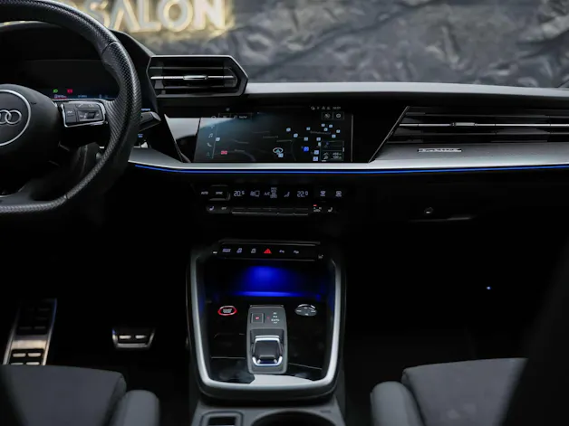 AUDI RS3 Limousine 2.5 TSI quattro S-tronic *Massage*Matrix LED*Ambientebeleuchtung*