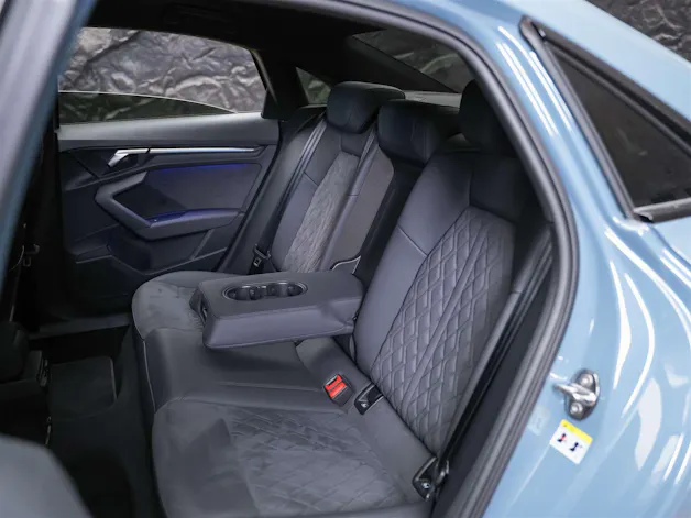 AUDI RS3 Limousine 2.5 TSI quattro S-tronic *Massage*Matrix LED*Ambientebeleuchtung*