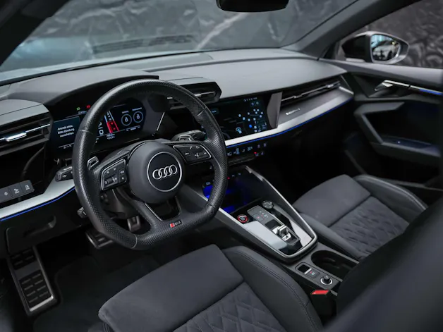 AUDI RS3 Limousine 2.5 TSI quattro S-tronic *Massage*Matrix LED*Ambientebeleuchtung*