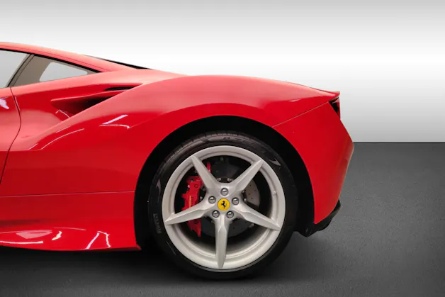 FERRARI F8 Tributo