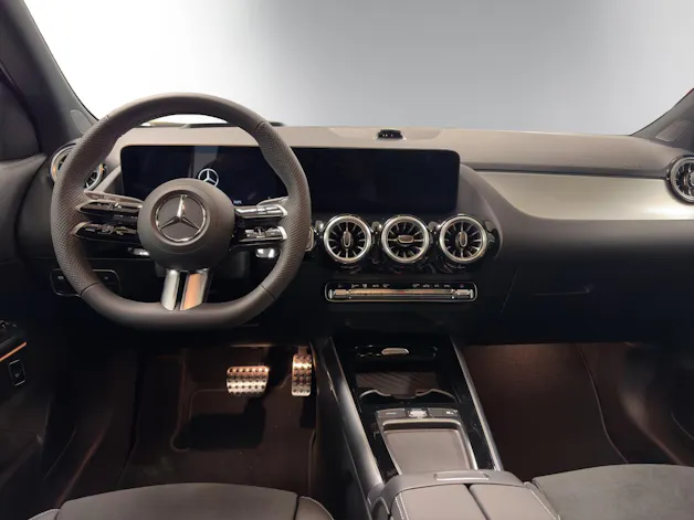 MERCEDES-BENZ GLA 200 Night Star 7G-DCT