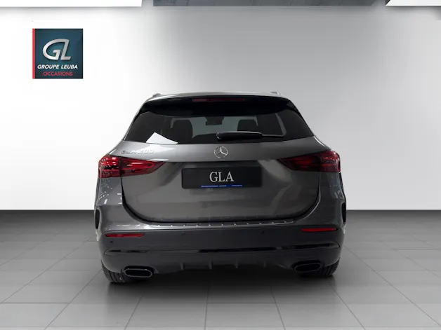 MERCEDES-BENZ GLA 200 Night Star 7G-DCT