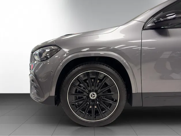 MERCEDES-BENZ GLA 200 Night Star 7G-DCT