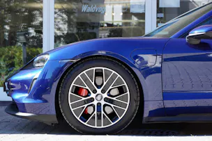 PORSCHE Taycan 4S