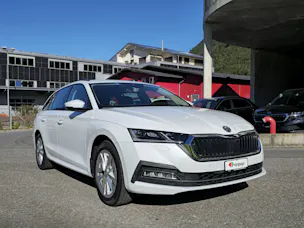 SKODA Octavia Combi 2.0 TDI DSG Style *8-fach bereift+frisch ab MFK*