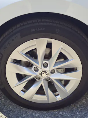 SKODA Octavia Combi 2.0 TDI DSG Style *8-fach bereift+frisch ab MFK*