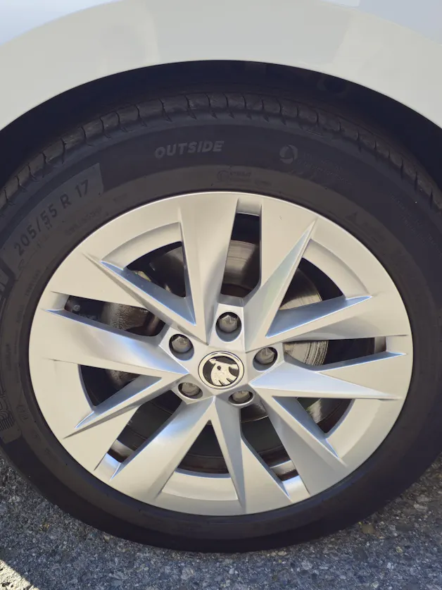SKODA Octavia Combi 2.0 TDI DSG Style *8-fach bereift+frisch ab MFK*