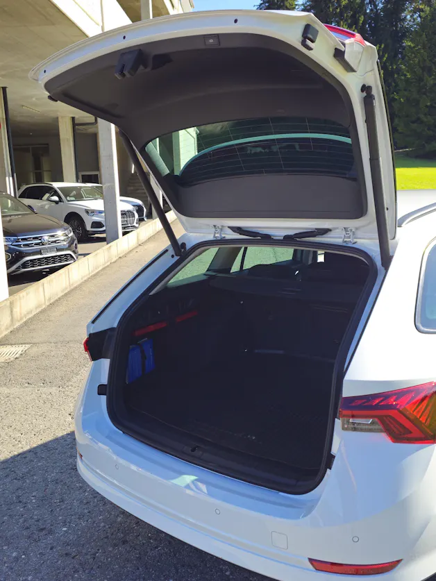 SKODA Octavia Combi 2.0 TDI DSG Style *8-fach bereift+frisch ab MFK*
