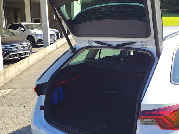 SKODA Octavia Combi 2.0 TDI DSG Style *8-fach bereift+frisch ab MFK*