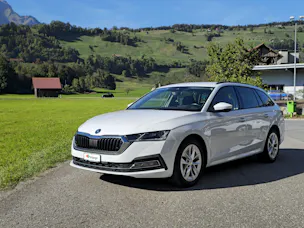 SKODA Octavia Combi 2.0 TDI DSG Style *8-fach bereift+frisch ab MFK*