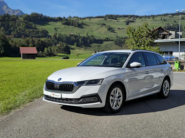 SKODA Octavia Combi 2.0 TDI DSG Style *8-fach bereift+frisch ab MFK*