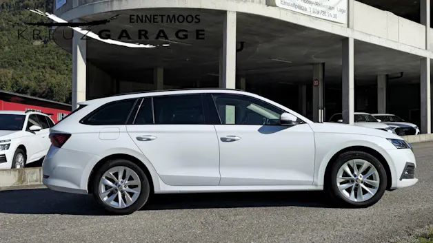 SKODA Octavia Combi 2.0 TDI DSG Style *8-fach bereift+frisch ab MFK*
