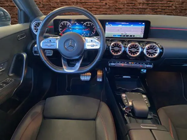 MERCEDES-BENZ A 200 AMG Line