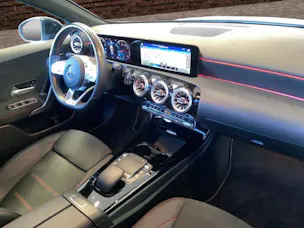 MERCEDES-BENZ A 200 AMG Line