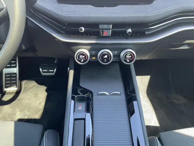 SKODA Superb Combi 2.0 TDi Sportline 4x4 DSG