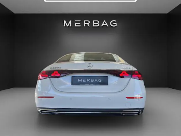 MERCEDES-BENZ E 220 d 4Matic