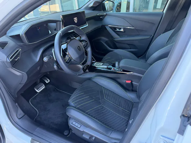 PEUGEOT 208 1.2 MHEV 145 GT