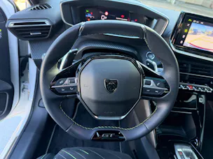 PEUGEOT 208 1.2 MHEV 145 GT