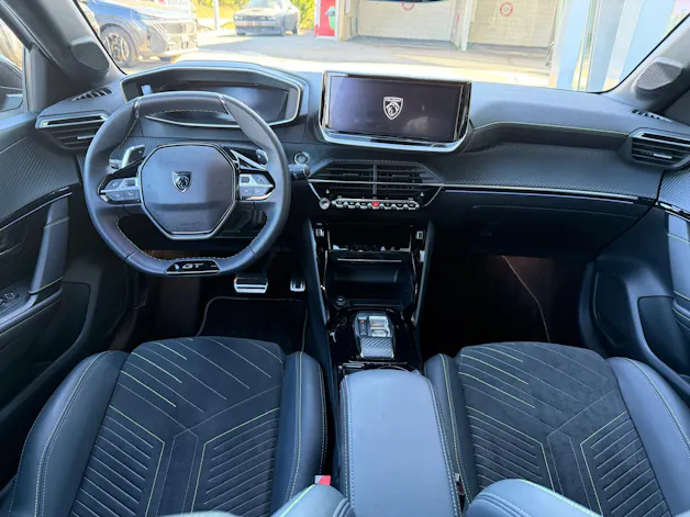 PEUGEOT 208 1.2 MHEV 145 GT