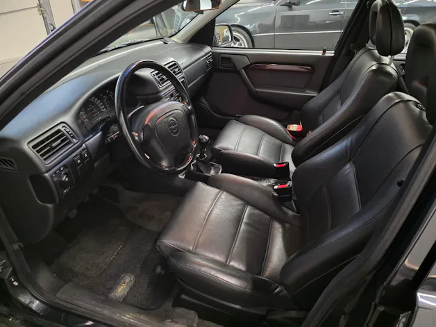 OPEL Vectra 2.0i Turbo 4x4 1 von 7 sehr selten mit Vollleder Ausstatung