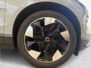 https://vehicle.imgix.net/4490809/2c50f5bd-851d-4a1f-8625-3751bc7724d8.jpg