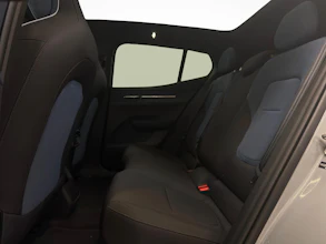 https://vehicle.imgix.net/4490809/8e614e37-12fc-445e-ad91-77cdb9db7880.jpg