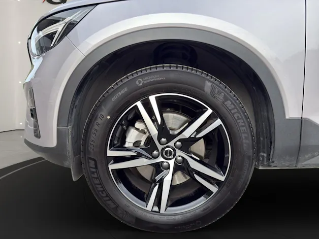 VOLVO XC40 2.0 B3 MH Plus Dark