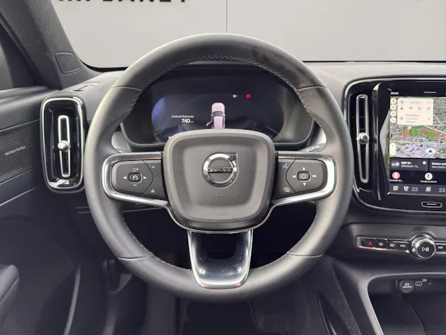 VOLVO XC40 2.0 B3 MH Plus Dark