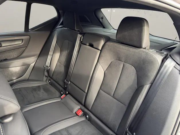 VOLVO XC40 2.0 B3 MH Plus Dark