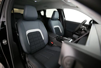 https://vehicle.imgix.net/4490899/ce497c38-79d8-4fbe-a99b-c395093b8461.jpg