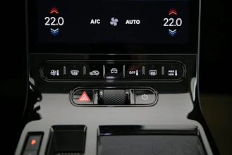 https://vehicle.imgix.net/4490899/e0a387f0-78b5-4e40-a692-53a5f3a940a0.jpg