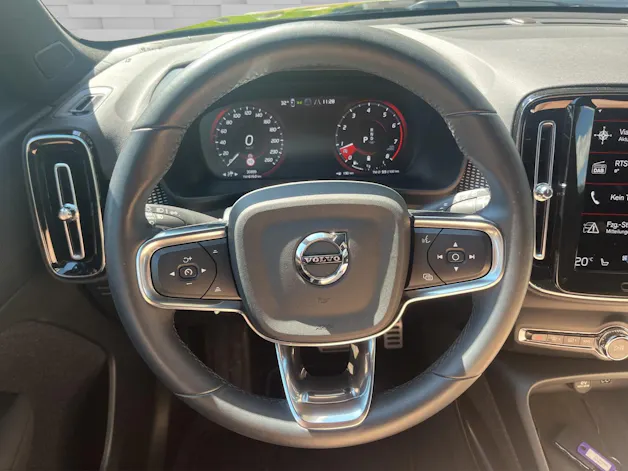 VOLVO XC40 2.0 B5 MH R-Design AWD