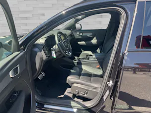 VOLVO XC40 2.0 B5 MH R-Design AWD