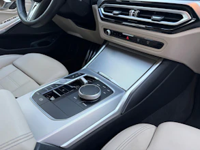 https://vehicle.imgix.net/4491001/68ea4fe5-7cee-4337-a179-d3613edd64f1.jpg