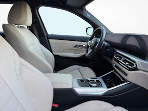 https://vehicle.imgix.net/4491001/ee9f5470-8c97-48b7-b583-b658965a243f.jpg
