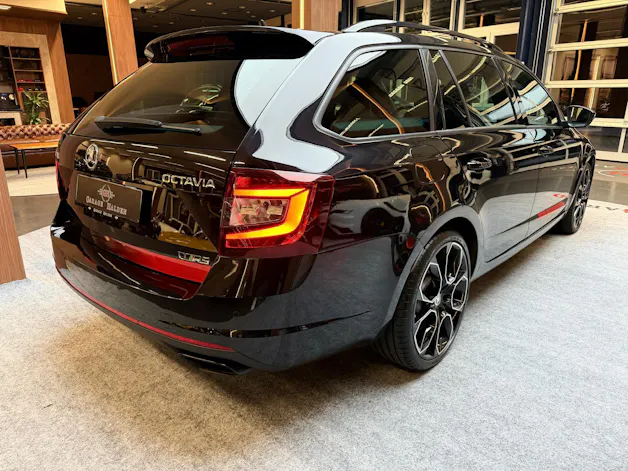 SKODA Octavia Combi 2.0 TSI 245 RS DSG