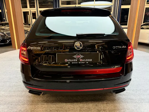 SKODA Octavia Combi 2.0 TSI 245 RS DSG