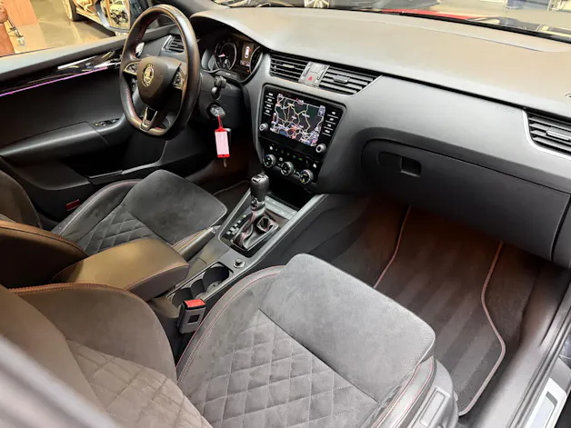 SKODA Octavia Combi 2.0 TSI 245 RS DSG