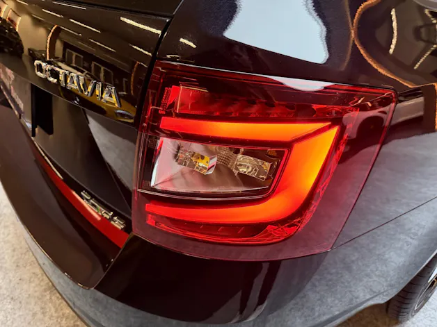SKODA Octavia Combi 2.0 TSI 245 RS DSG
