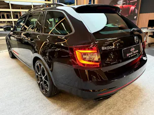 SKODA Octavia Combi 2.0 TSI 245 RS DSG