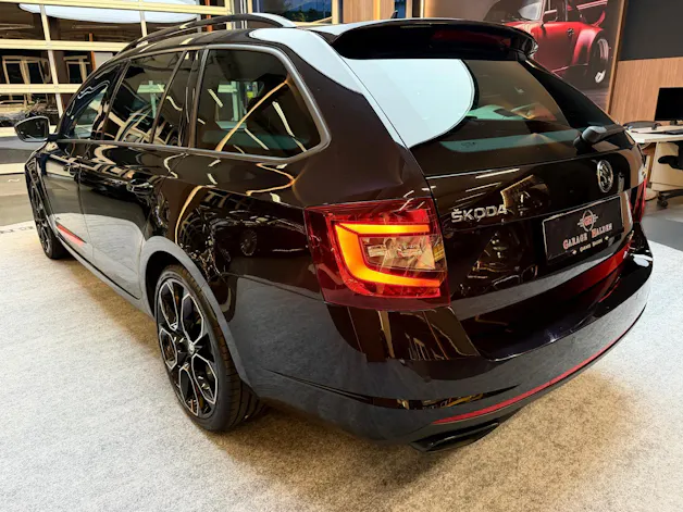 SKODA Octavia Combi 2.0 TSI 245 RS DSG