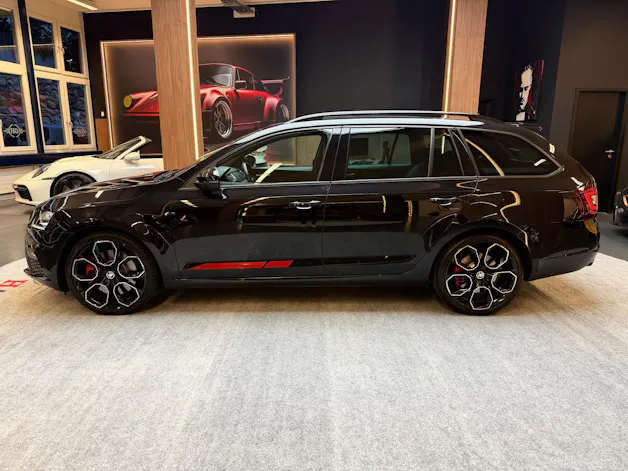 SKODA Octavia Combi 2.0 TSI 245 RS DSG