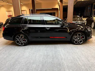 SKODA Octavia Combi 2.0 TSI 245 RS DSG