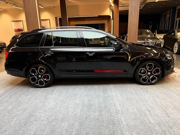 SKODA Octavia Combi 2.0 TSI 245 RS DSG