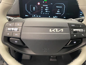 https://vehicle.imgix.net/4491420/d84077d7-967c-40fe-b213-758f28a039b6.jpg