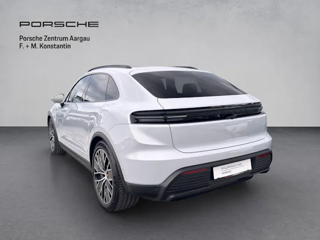 PORSCHE Macan 4