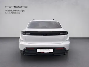 PORSCHE Macan 4