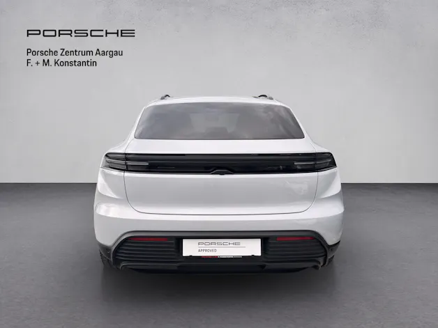 PORSCHE Macan 4