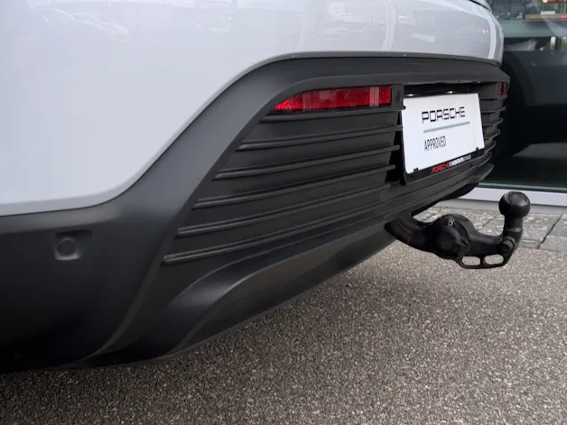 PORSCHE Macan 4